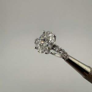 Pierścionek Grand Oval Pave