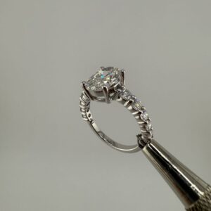 Pierścionek Grand Oval Pave